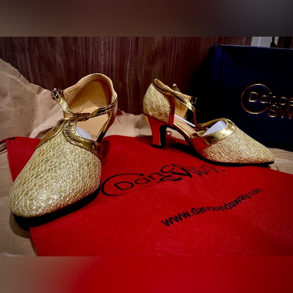 DONATED! Gold Felt Bottom Dance Shoes - Picture 3 of 6